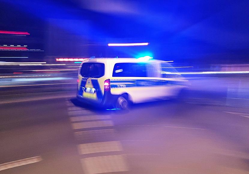 Mann übergießt schlafende Partnerin mit heißem Öl in Frankfurt
