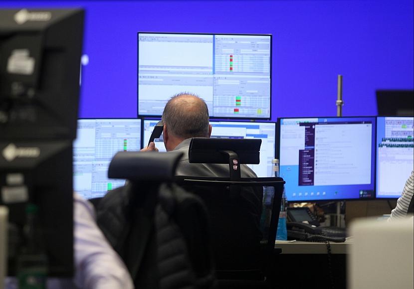 Dax am Mittag leicht im Minus – Ratingveränderung der USA im Blick