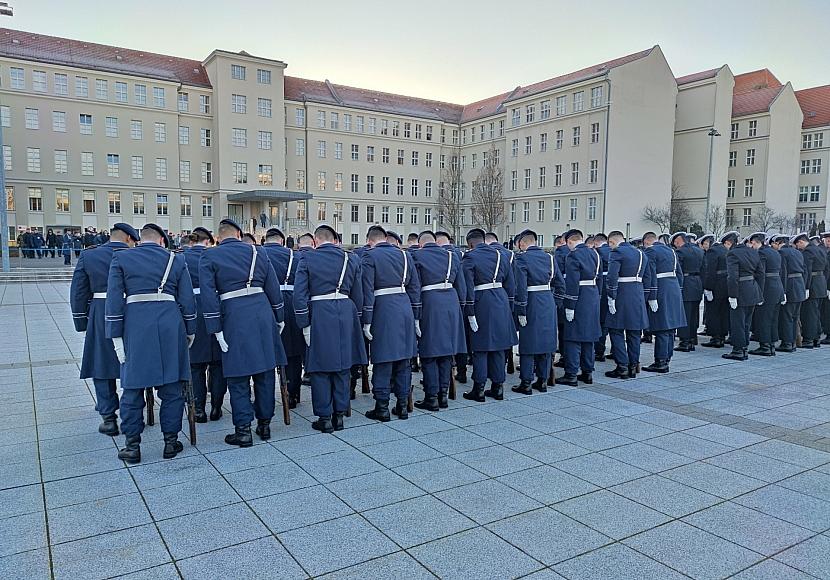 Weiter zu wenige Frauen beim Bundesverteidigungsministerium