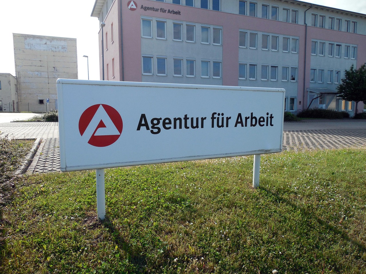 Langzeitarbeitslosigkeit in Deutschland: Der Anteil ausländischer Arbeitsloser steigt deutlich