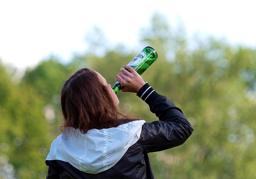Drogenbeauftragter warnt vor Alkohol- und Tabakproblem