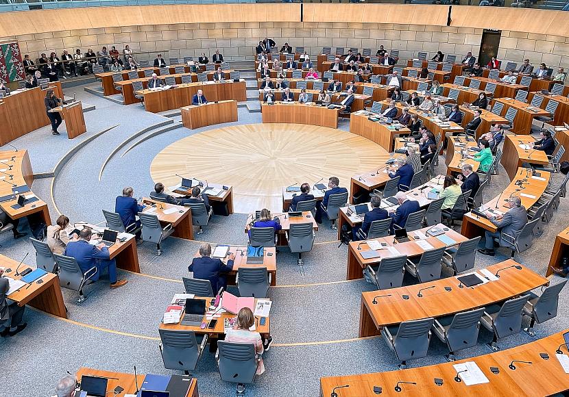 SPD wirft Wüst Missachtung des NRW-Landtags vor