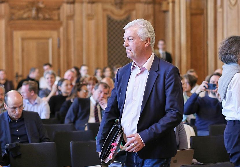 Dobrindt will sich bei Compact-Verbot nicht positionieren
