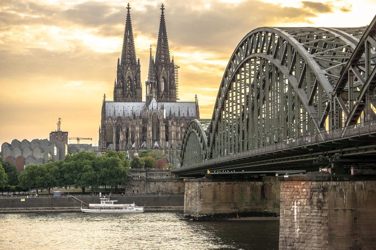 Tausende Menschen evakuiert: Ausnahmezustand in Köln