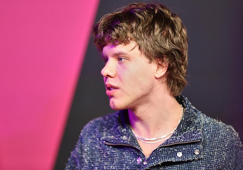 Alex Warren führt Single-Charts an – Zartmann auf Rang drei