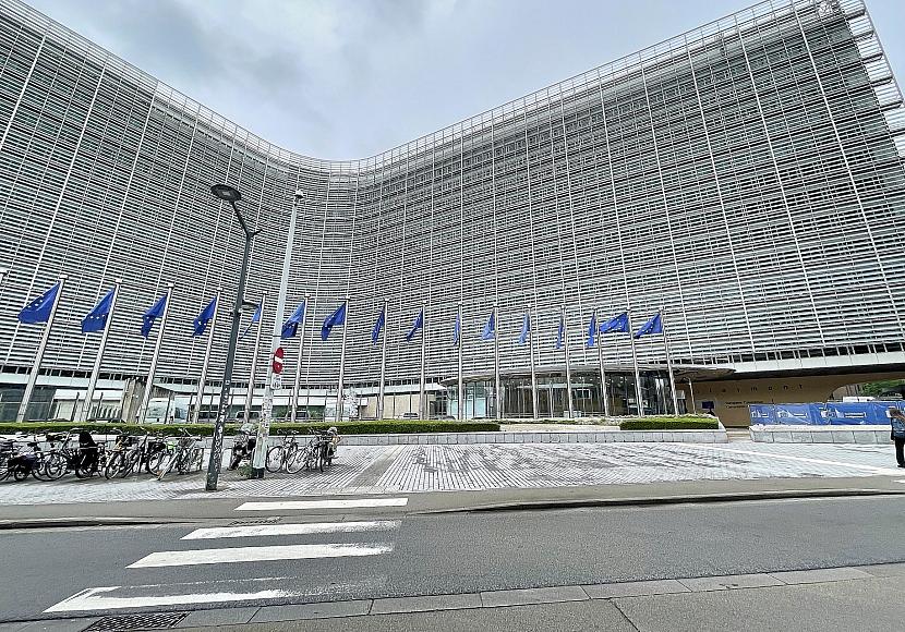 EU-Kommission will Autokonzernen bei Umstieg auf E-Autos helfen