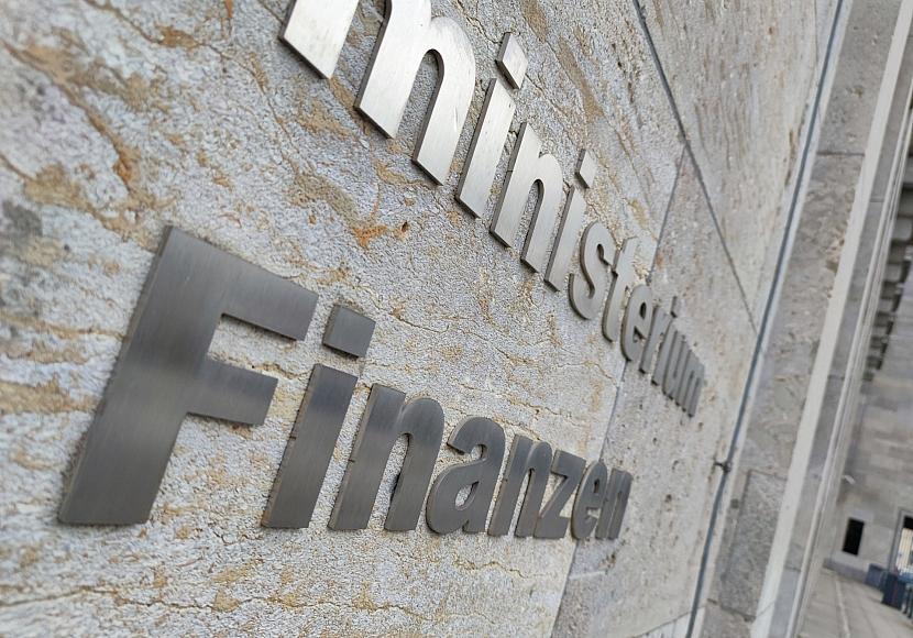 IW: Schwarz-Rot stopft mit Sondervermögen Haushaltslöcher