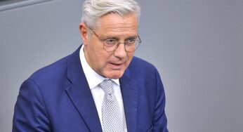 Röttgen drängt auf Anschaffung von Abwehrdrohnen