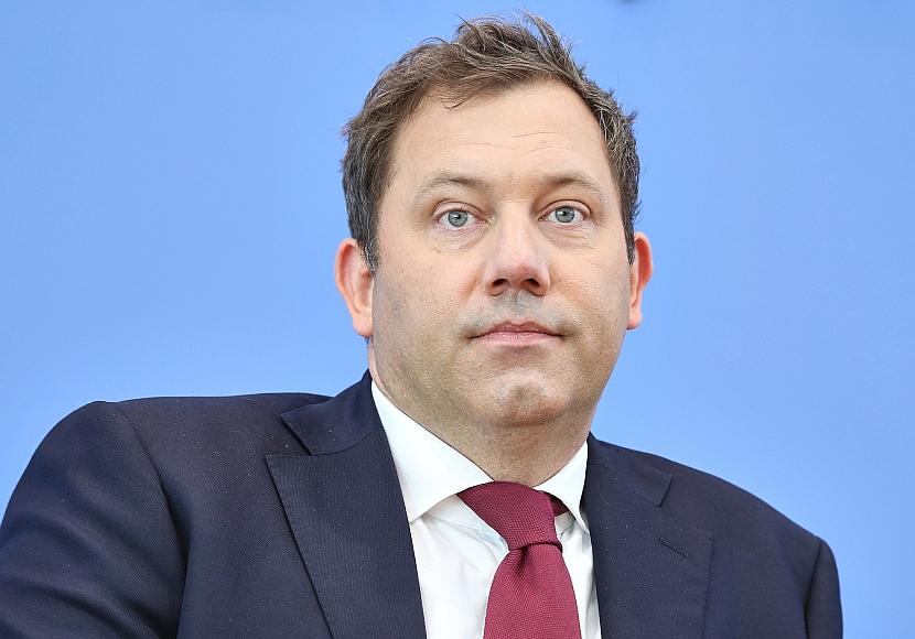 Klingbeil setzt auf härteren Kurs gegen Sozial- und Steuerbetrug