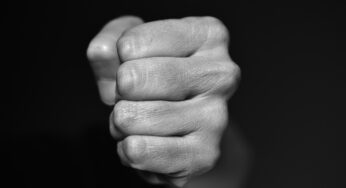 Polizei-Skandal: Deutscher Polizist schlägt Frau mehrmals ins Gesicht