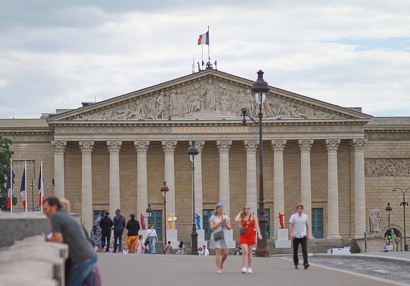 Schwarz-Rot macht sich nach Misstrauensvotum in Frankreich Sorgen