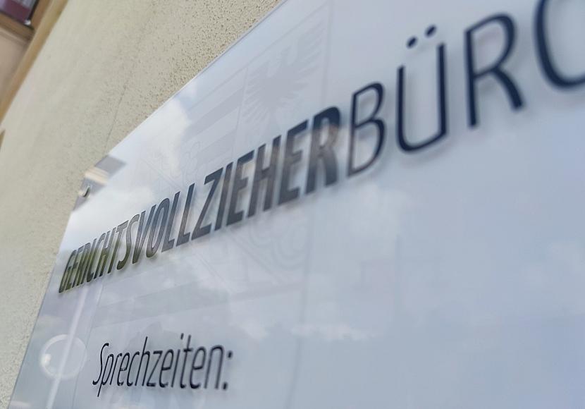 Gerichtsvollzieher in Berlin werden mit Schutzwesten ausgestattet