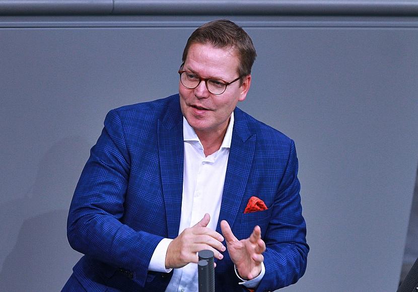 Staatssekretär für Einführung von günstigen Basistarifen in GKV