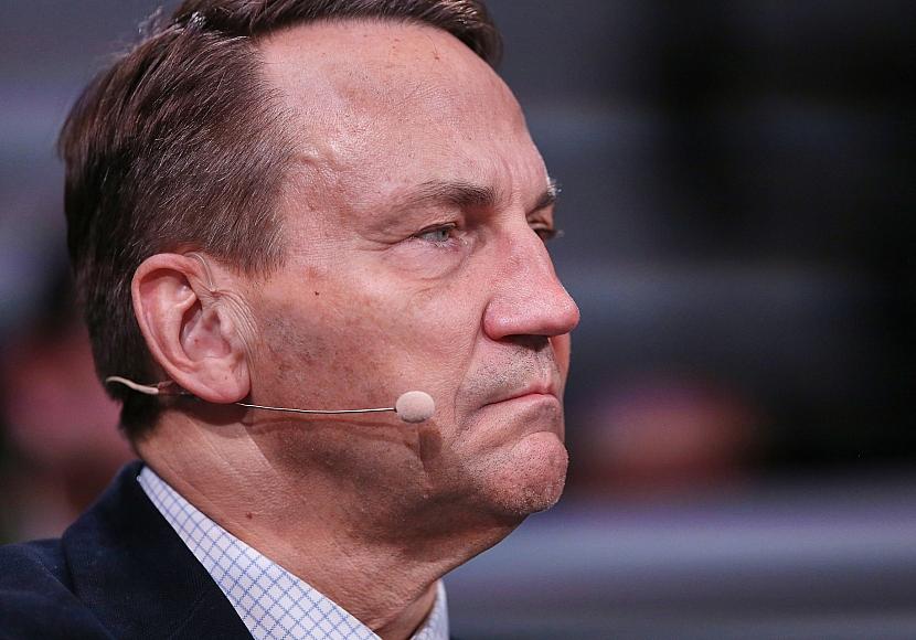 Polens Außenminister wirbt für Flugverbotszone in Ukraine