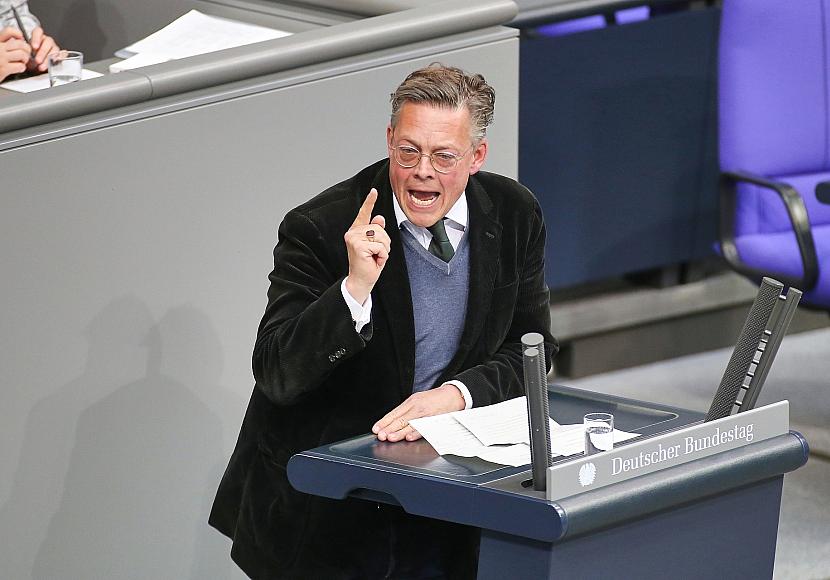 Grüne und Linke kritisieren Dobrindts Pläne für Drohnenabwehr