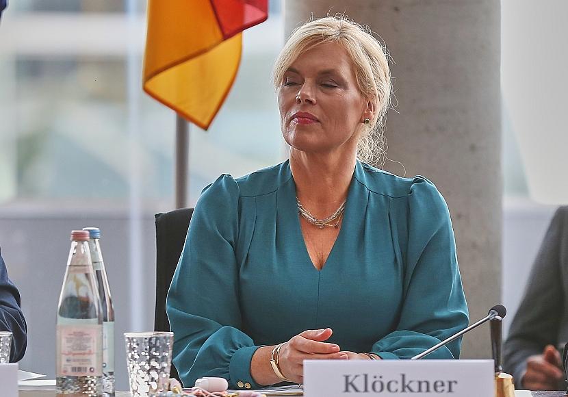 Bischof Bätzing rügt Klöckner wegen fehlender Regenbogenflagge