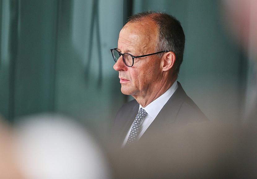 Forsa: AfD büßt leicht ein – Zufriedenheit mit Merz sinkt weiter