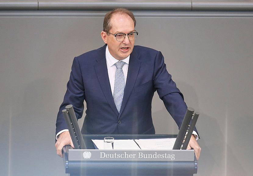 Dobrindt sieht Deutschland als Ziel einer „hybriden Bedrohung“