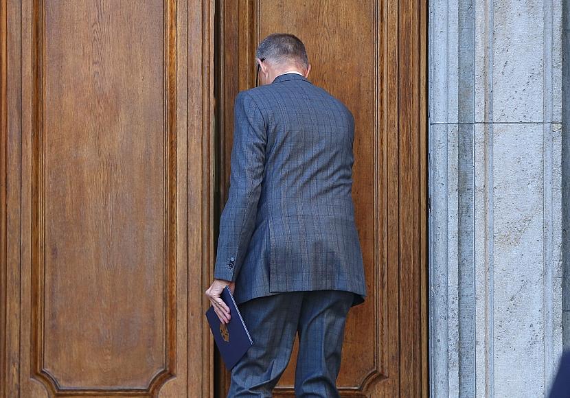 Forsa: AfD baut Vorsprung aus – Zufriedenheit mit Merz sinkt weiter