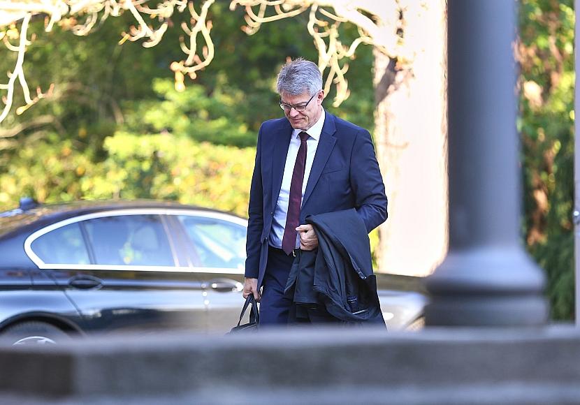 Verkehrsminister Schnieder bei Kabinettsklausur zusammengebrochen