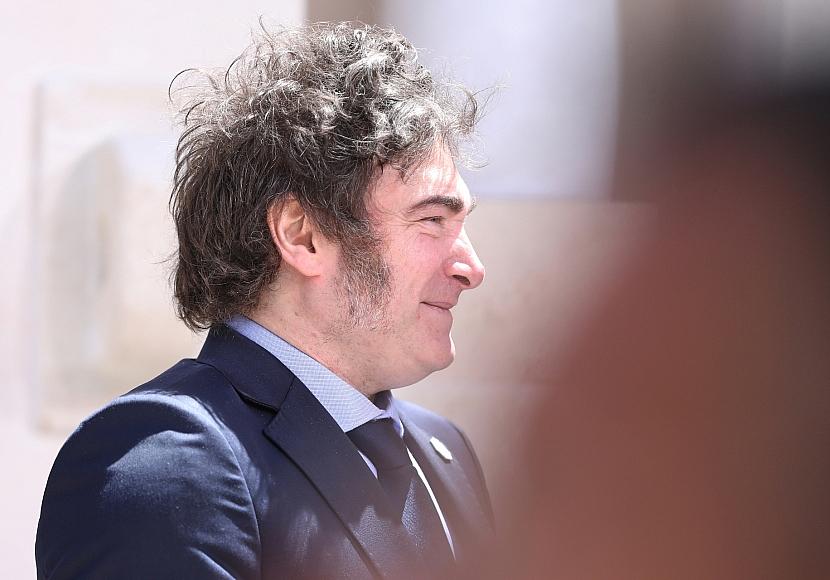 Milei feiert Erdrutschsieg bei Parlamentswahlen in Argentinien