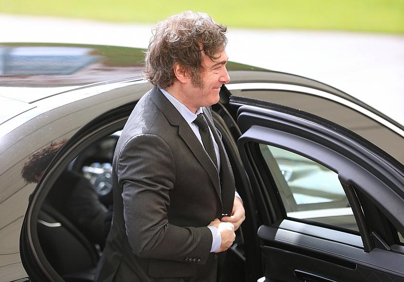 Regierung will frühere Milei-Kritik von Merz nicht kommentieren