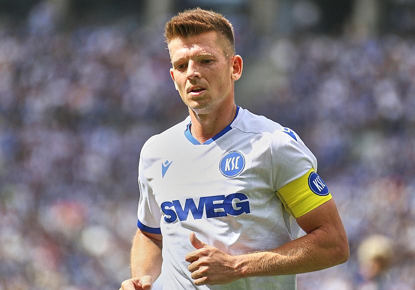 2. Bundesliga: KSC schlägt Fürth – Schalke erreicht Tabellenspitze