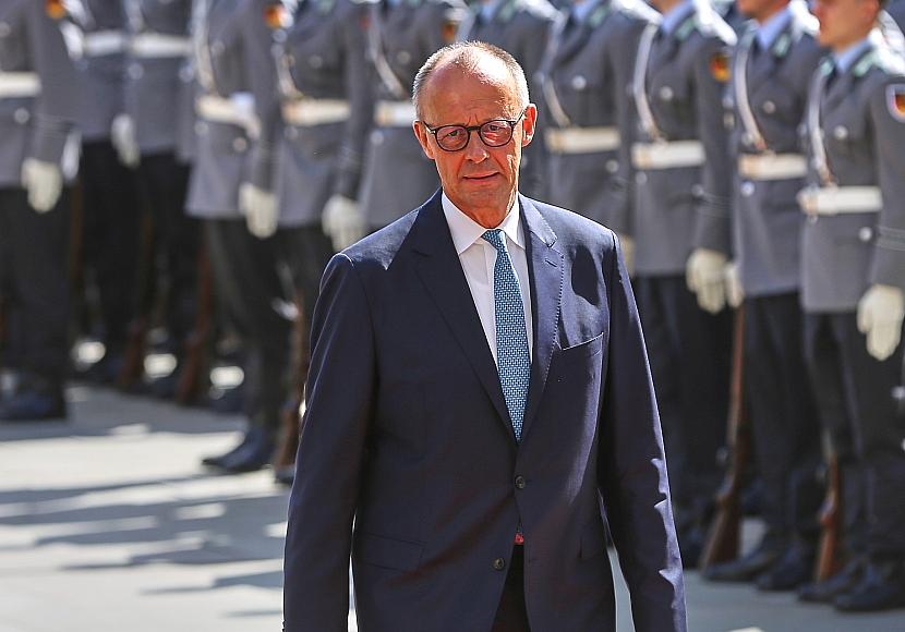 Debatte um Wehrpflicht läuft nach Merz-Interview wieder heiß