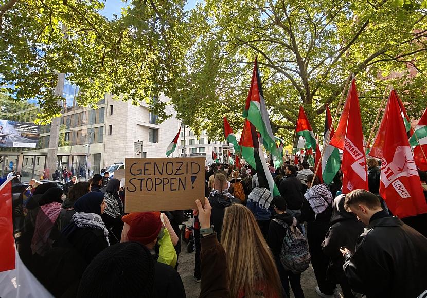 Anti-Israel-Demo vor dem Auswärtigen Amt