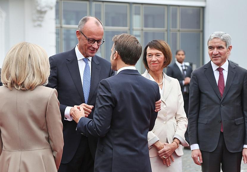 Merz stimmt Deutsche auf schwere Umbruchszeit ein