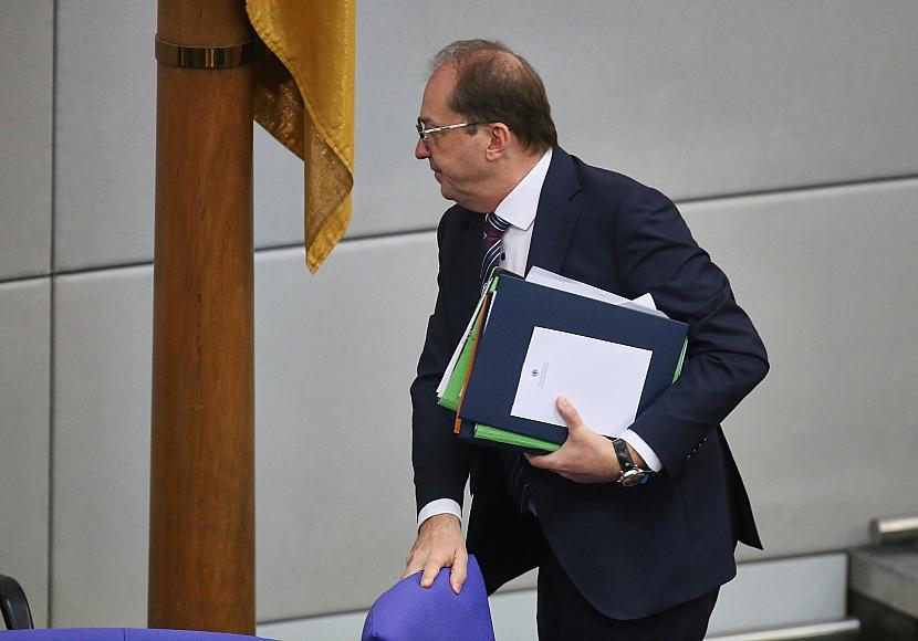 Innenminister will Cyber-Abwehrschläge im Ausland ermöglichen