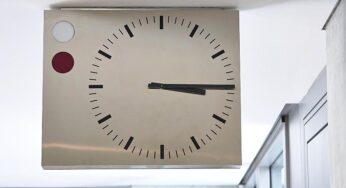 Uhren auf Normalzeit umgestellt