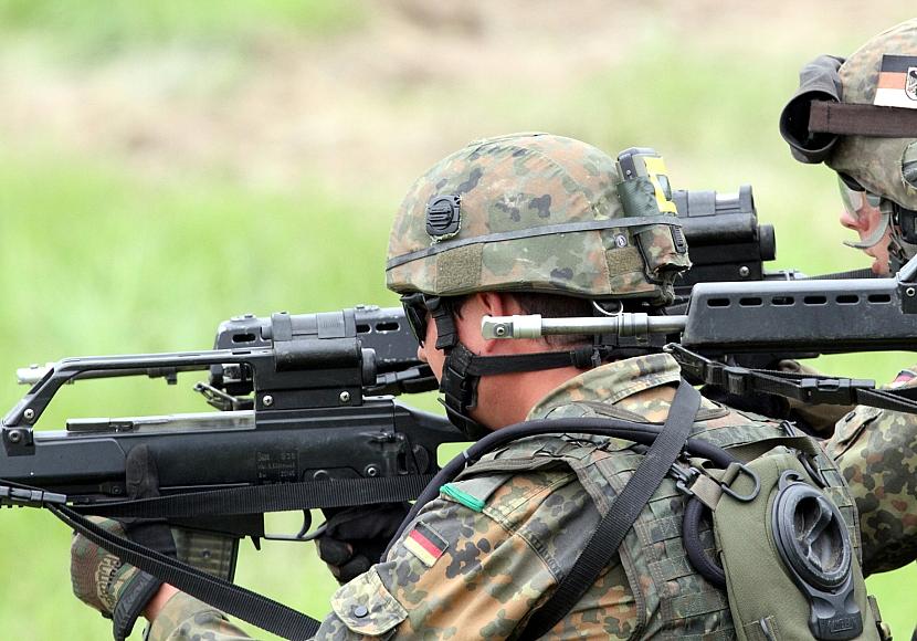 Brantner stellt sich hinter Plan für verpflichtende Musterung