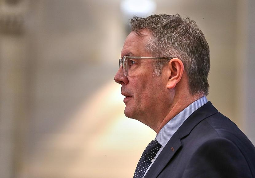 Schweitzer kritisiert Rentendebatte