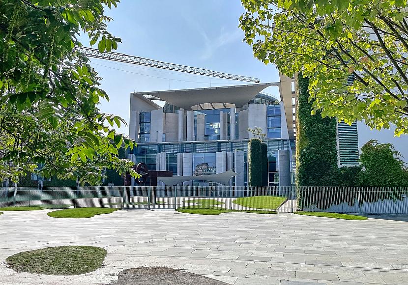 JU will Kanzleramtsneubau stoppen und Ministerien streichen