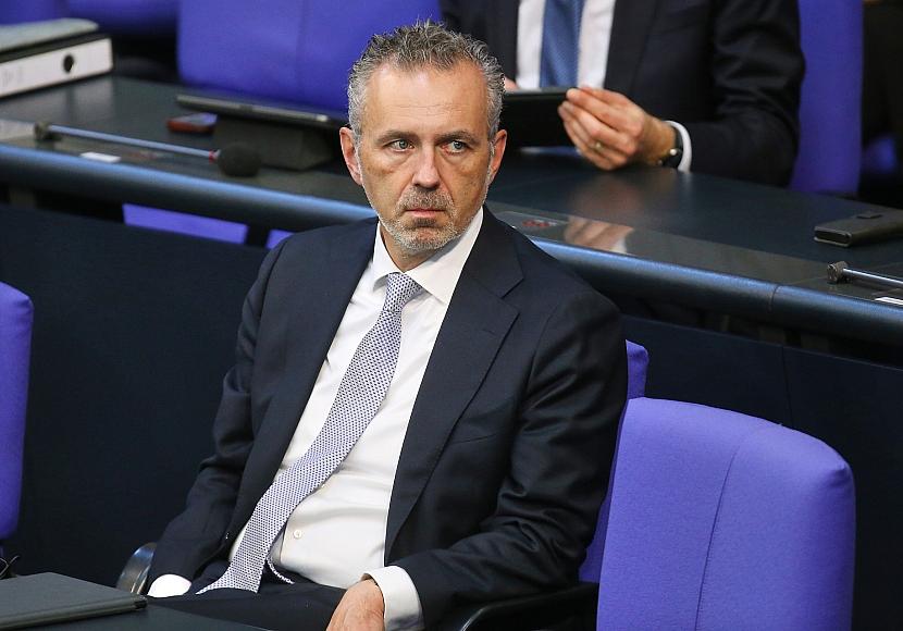 Regierung drängt Industrie zu Investitionen in KI in Deutschland