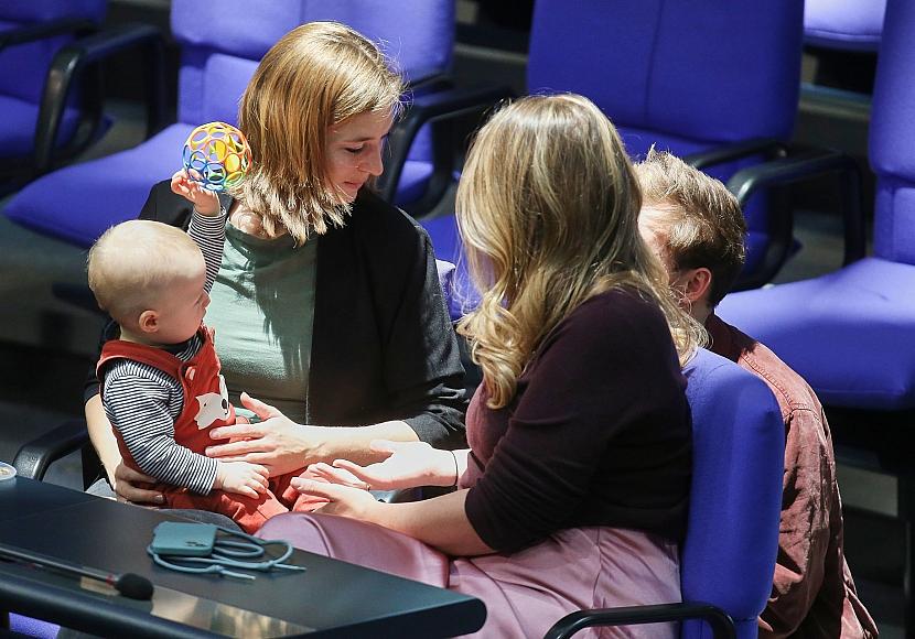 Klöckner richtet Anlaufstelle für “Mandat und Baby” ein