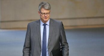 Schnieder sagt Millionenförderung für strombasierte Kraftstoffe zu