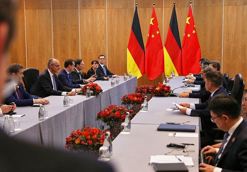 Bundesregierung: Merz-Li-Treffen beim G20-Gipfel war “konstruktiv”