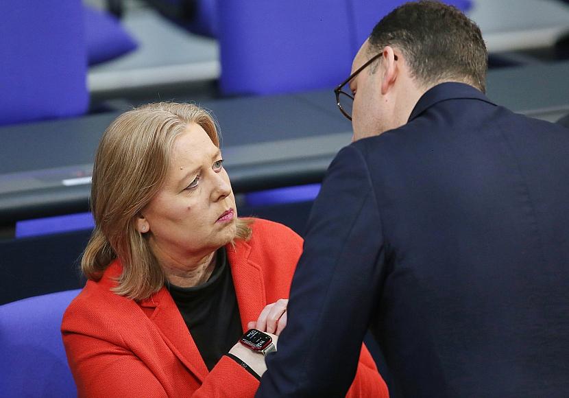 Krisenbewältigung: Spahn mahnt zu mehr Einheit im neuen Jahr