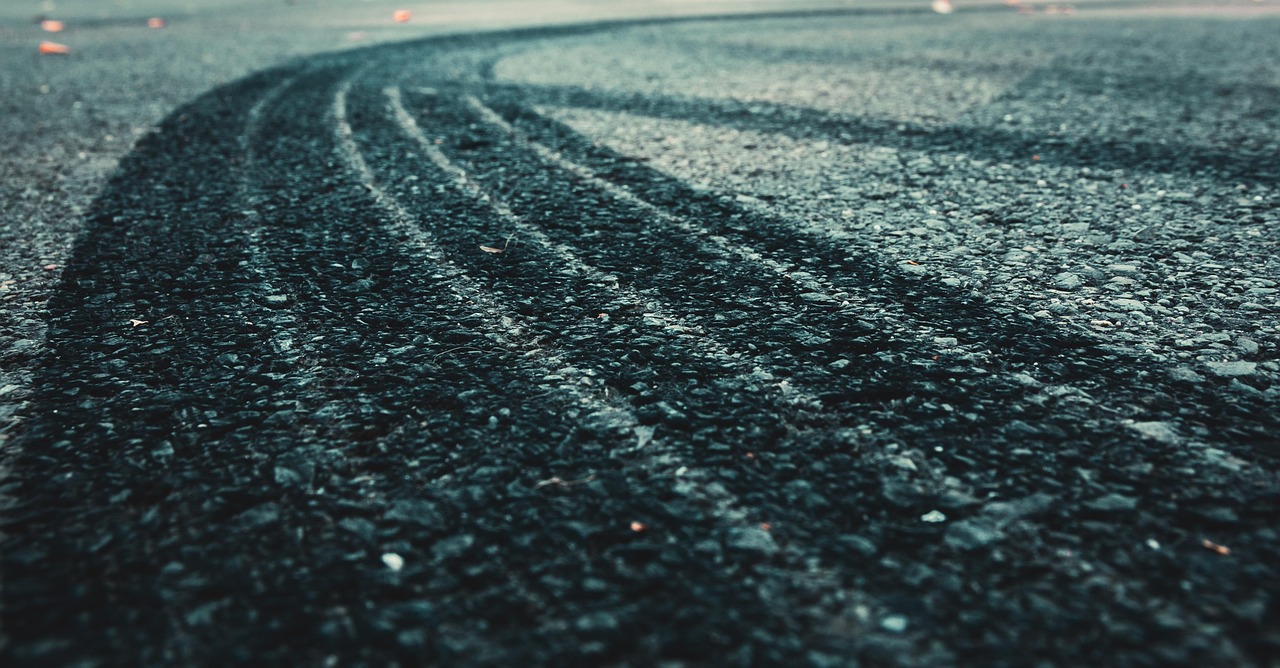 Mehrere Opfer: Zwei Autos fuhren in Menschenansammlungen