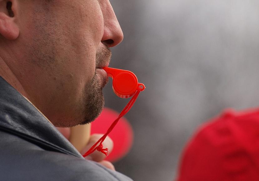 Beamtenbund verteidigt Lohnforderung und droht mit Warnstreiks