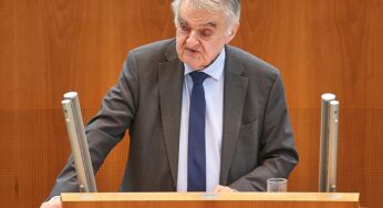 Reul hält Helfer bei Sparkassen-Coup für wahrscheinlich