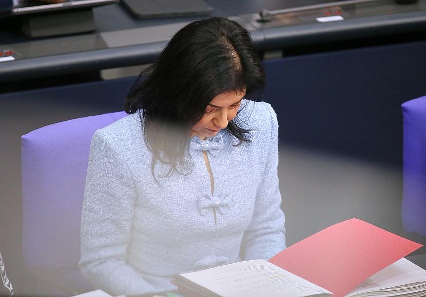 Wachsende Kritik an Reiches Führungsstil im Ministerium