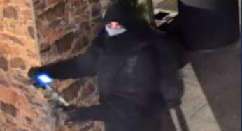 Schießwütiger Täter auf der Flucht