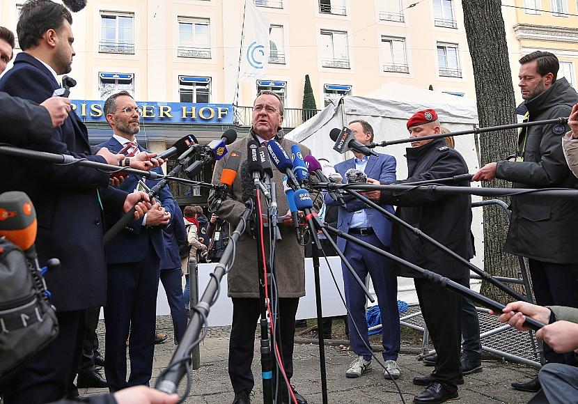 Pistorius übergibt ersten Drohne aus neuer Produktion an Selenskyj