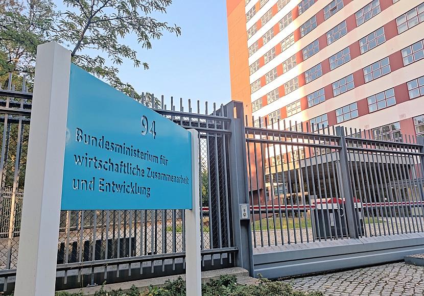 Überraschende Allianz fordert mehr Geld für Entwicklungshilfe