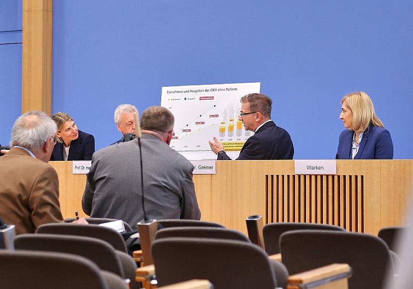 Lang und Gysi kritisieren geplante Gesundheitsreformen