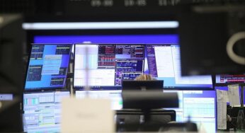 Dax schließt auf Vortagesniveau – Autowerte bremsen Euphorie