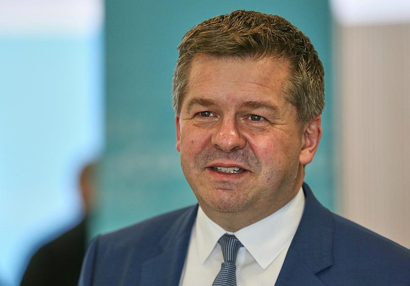 Schulze fordert Merz zu schneller Spritpreis-Entlastung auf